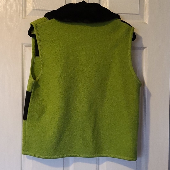 Ladies stylish vest - Picture 3 of 3